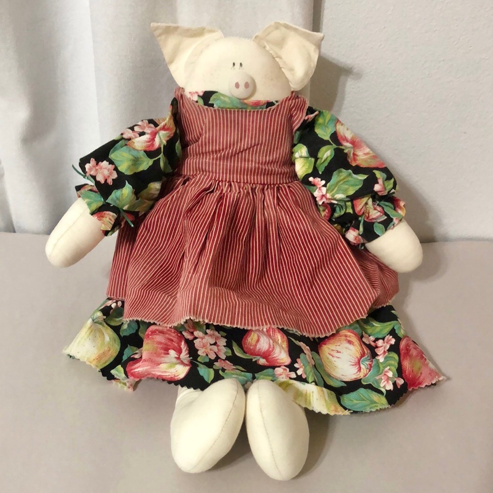 Petunia Pig Doll in Vintage Floral & Apple Print Dress